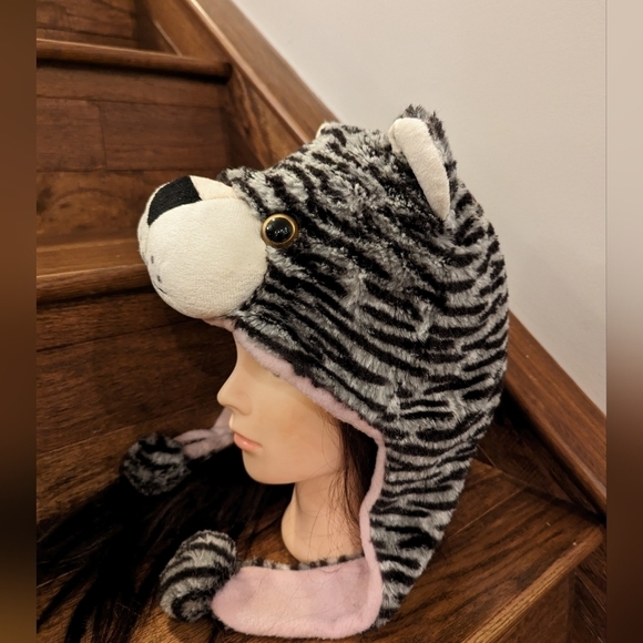 Daiso bear hat  with ear flaps Adult one size fits most - Picture 6 of 10